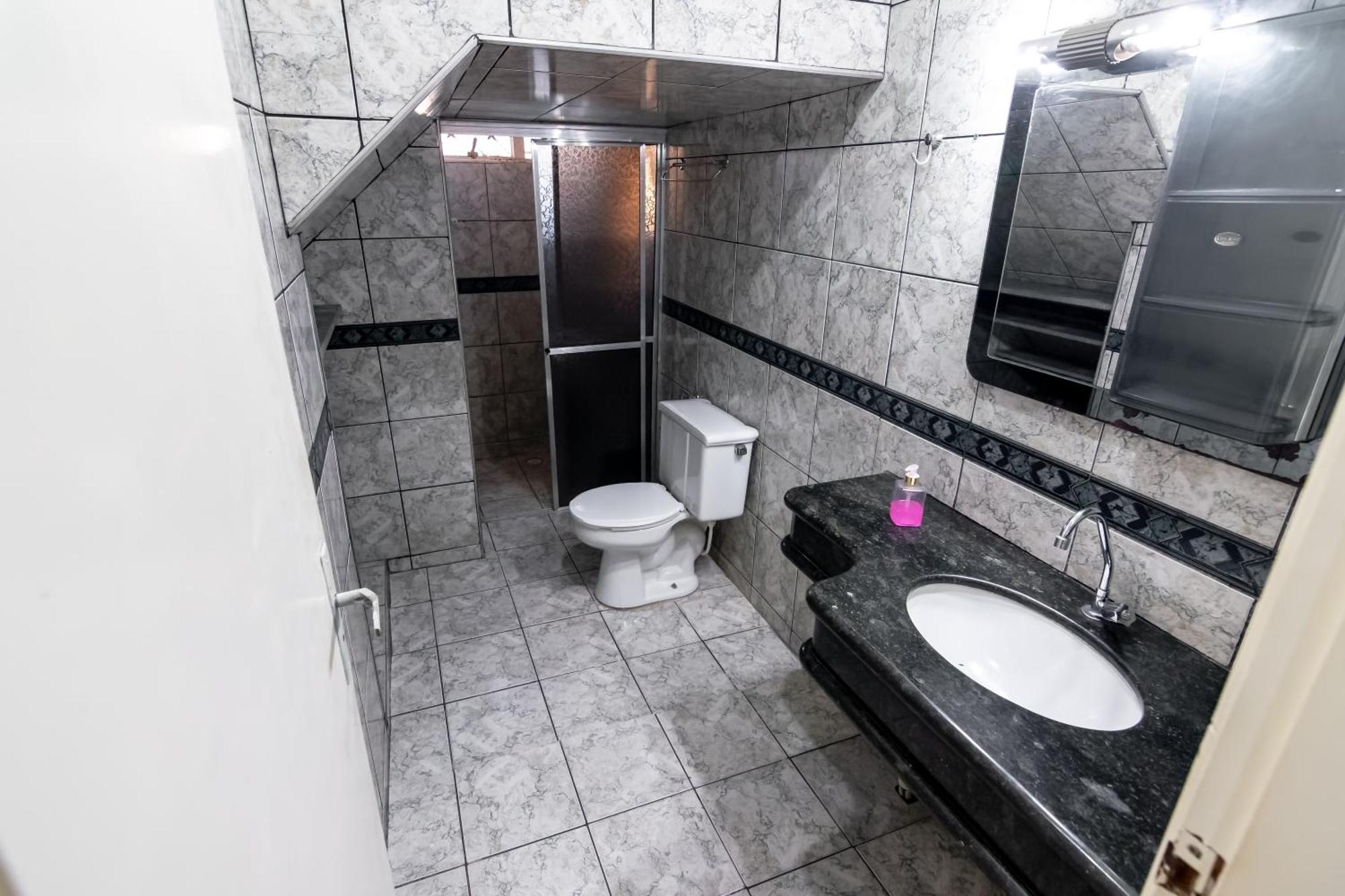 Pousada Roosevelt Suite 01 - Pousada Central Prox Rodoviaria E Dist Industrial 乌贝兰迪亚 外观 照片