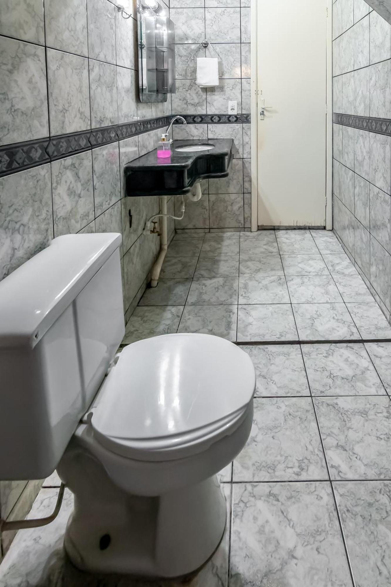 Pousada Roosevelt Suite 01 - Pousada Central Prox Rodoviaria E Dist Industrial 乌贝兰迪亚 外观 照片